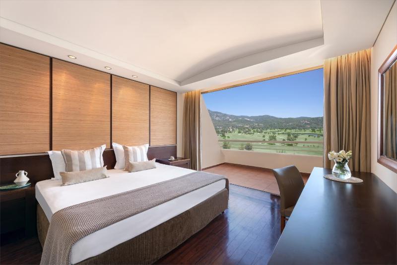 Double Room with Golf View image 1