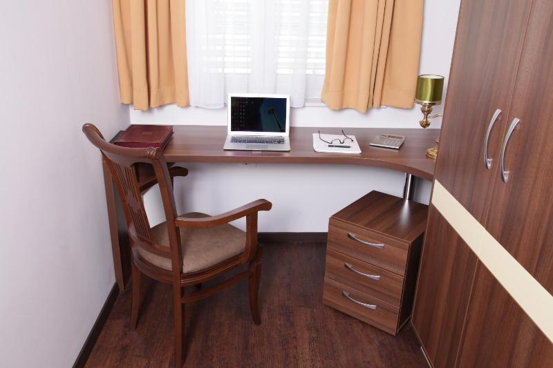 Studio Apartment image 3