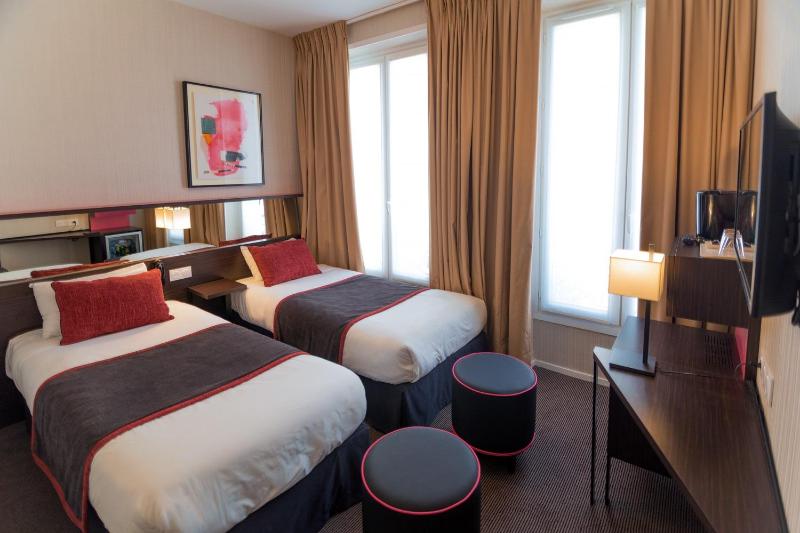 Twin Room image 4