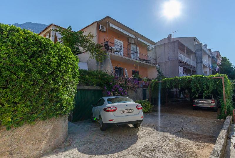 Apartments Katica - image 11