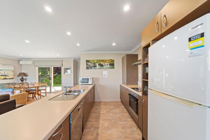 Lakeside Vistas Magic - Rainbow Point Home - image 11