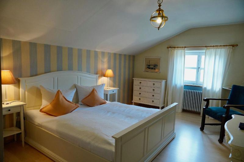 Deluxe Double Room image 2