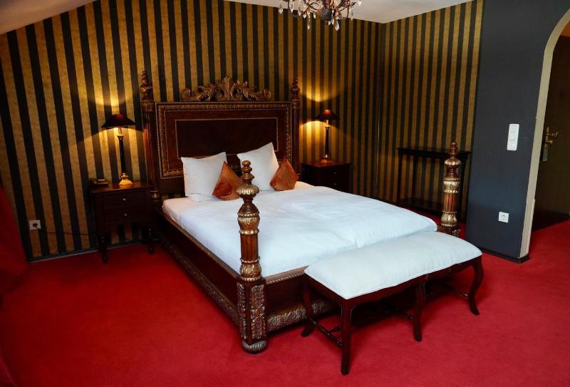 Deluxe Double Room image 3