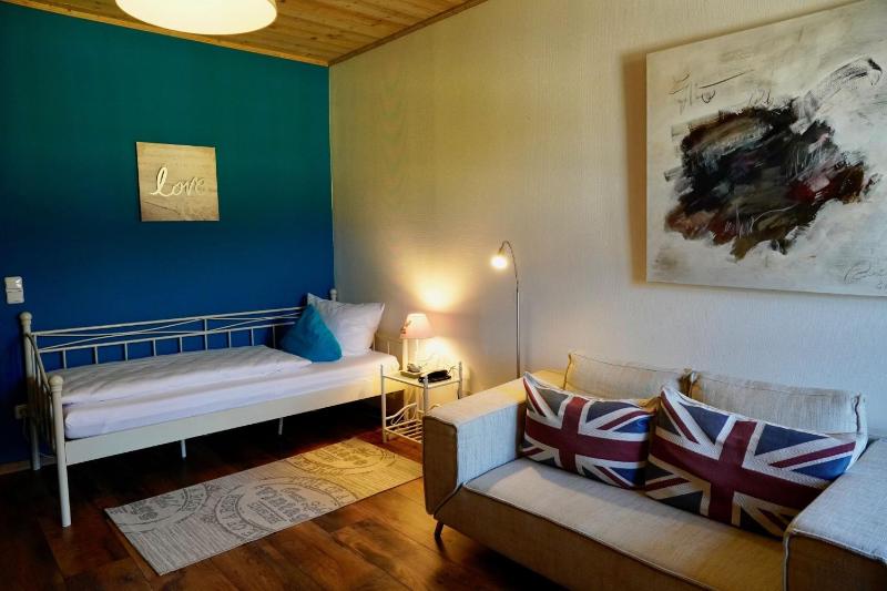 Standard Double Room image 3