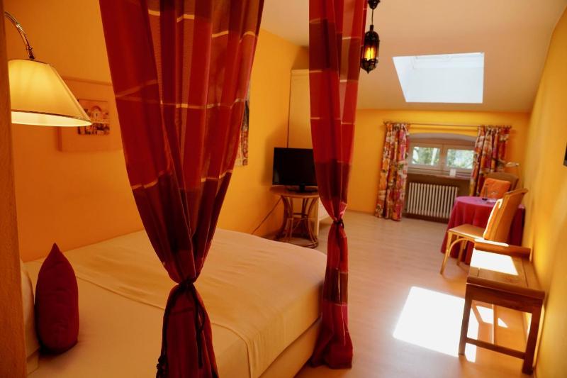 Standard Single Room image 4