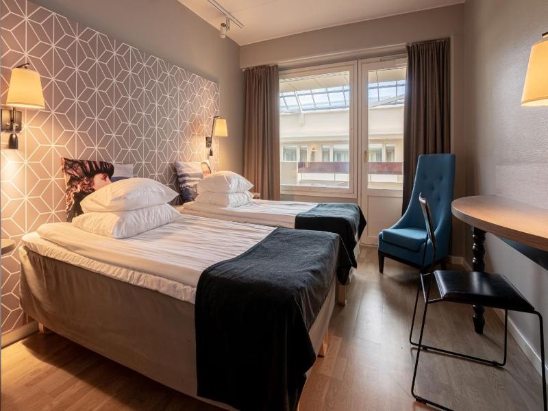 Standard Twin Room image 2