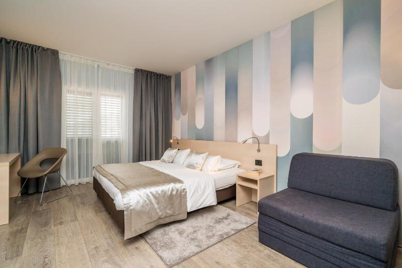 Superior Double Room with Balcony and Sea View image 1