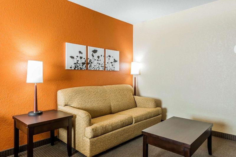 King Suite - Non-Smoking image 2