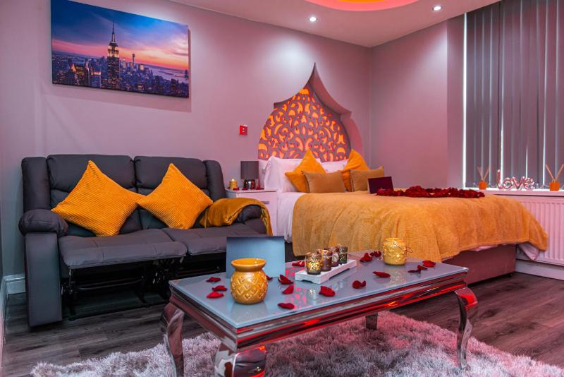 Deluxe Studio Apartment image 2