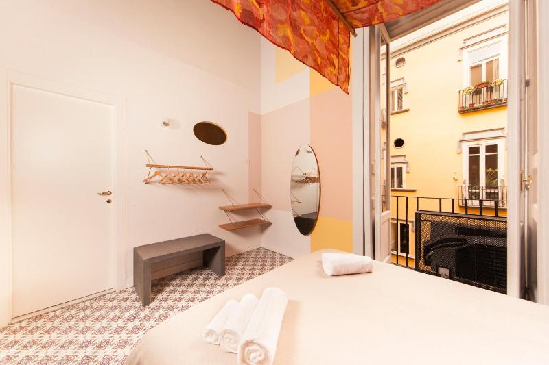 Deluxe Queen Room image 4