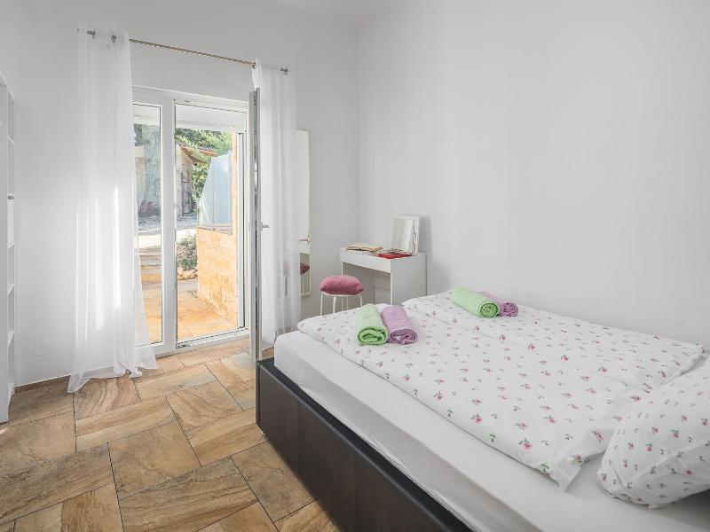 Holiday House Ana & Marina with private Pool and garden - image 17