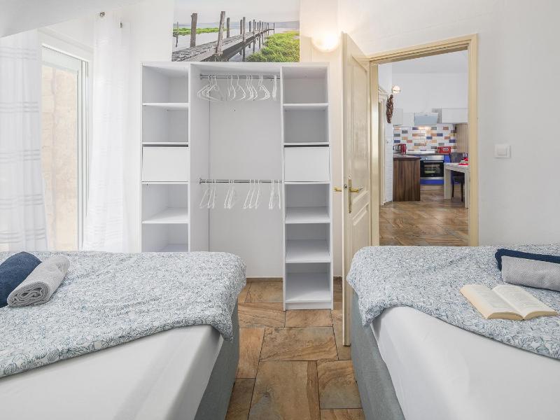 Holiday House Ana & Marina with private Pool and garden - image 14