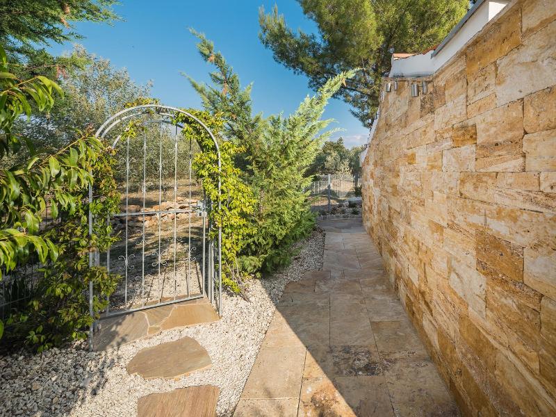 Holiday House Ana & Marina with private Pool and garden - image 11