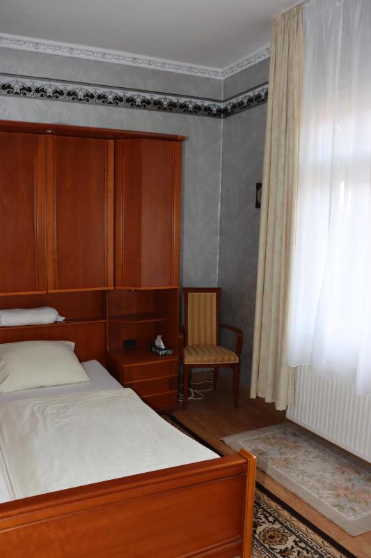 One-Bedroom Apartment image 3