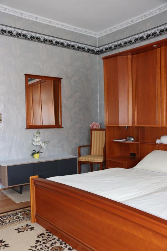 One-Bedroom Apartment image 4