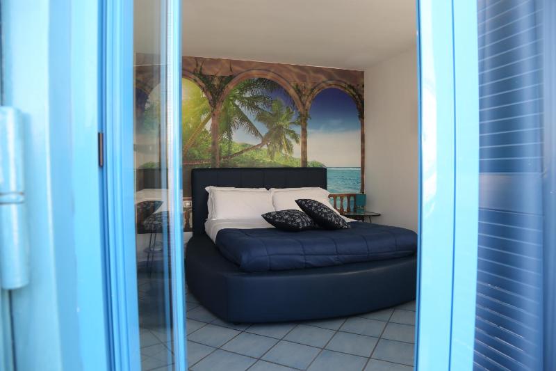 Double Room with Sea View and Terrace image 4
