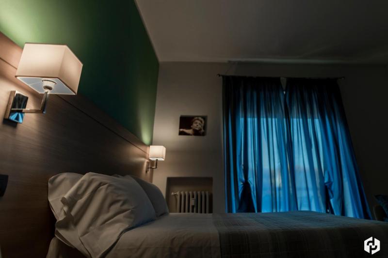 Triple Room with Balcony image 4