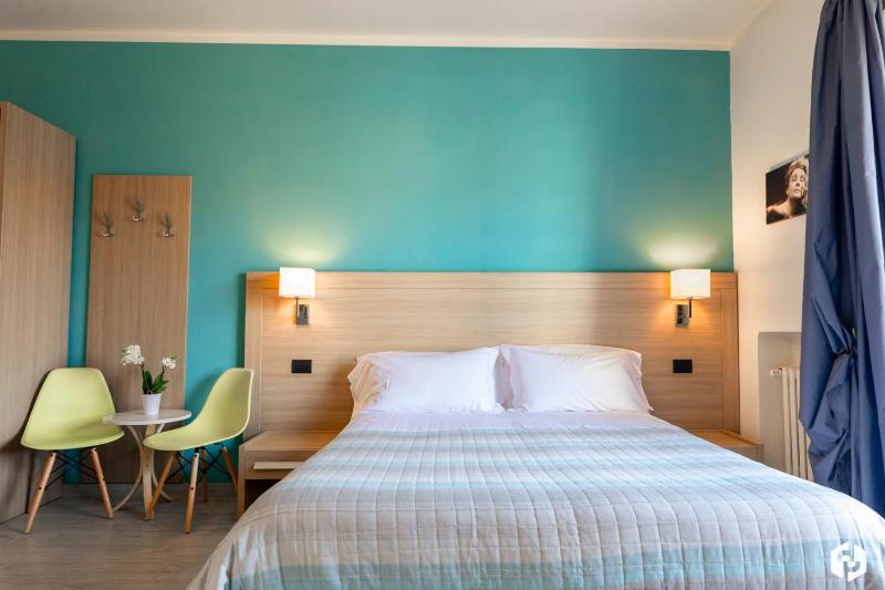 Triple Room with Balcony image 1