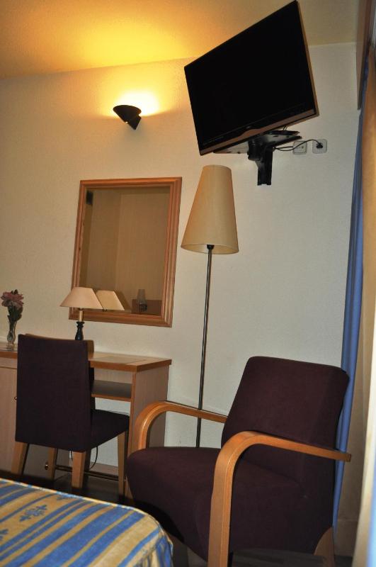 Double or Twin Room image 3