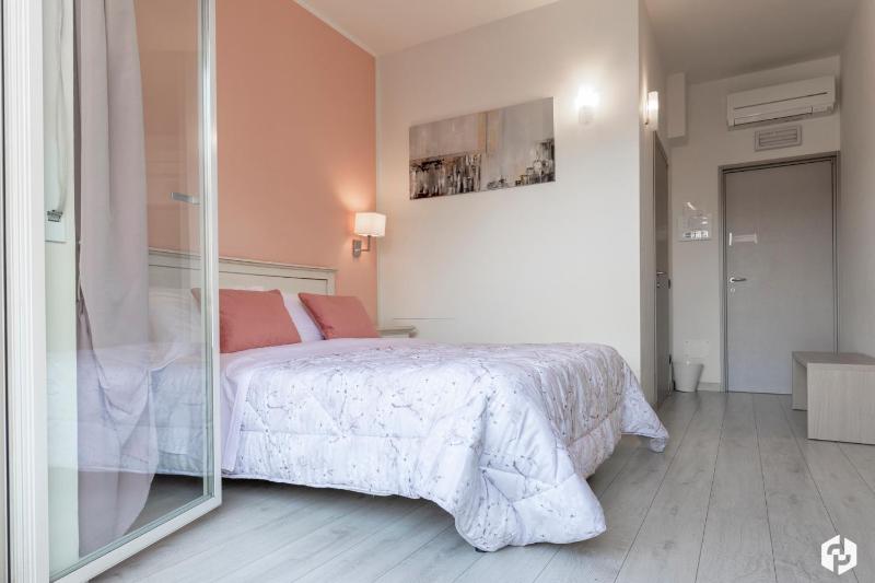Double or Twin Room image 4