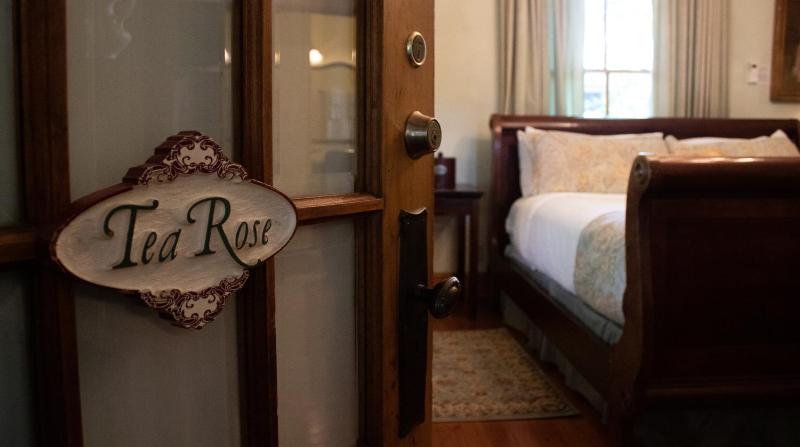 Tea Rose Room image 4