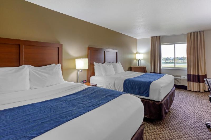 Superior Queen Room with Two Queen Beds - Non-Smoking image 4