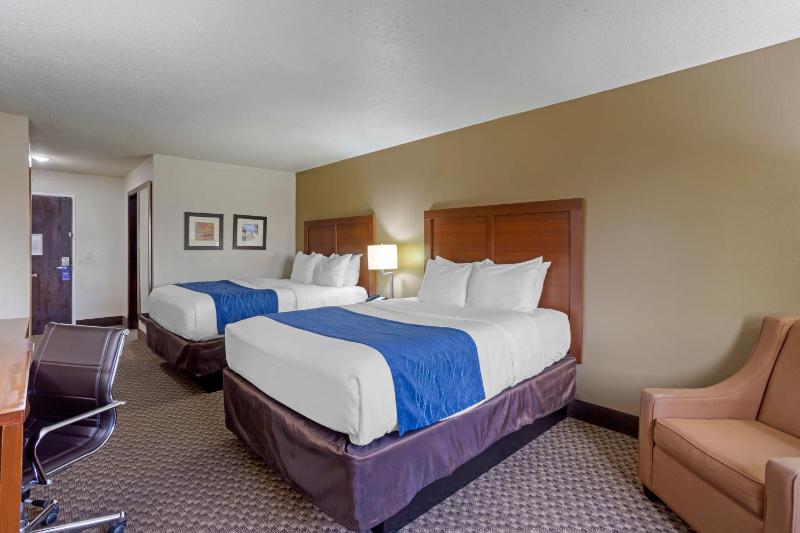 Superior Queen Room with Two Queen Beds - Non-Smoking image 2