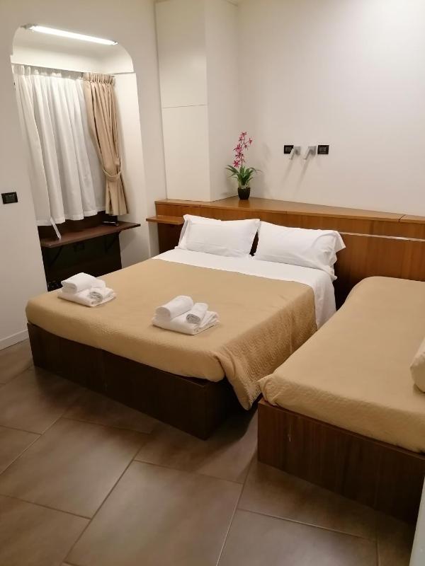 Standard Room with Free Parking image 4