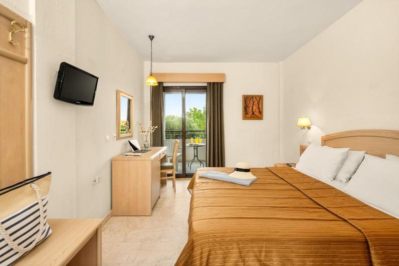 Double Studio with Garden View  image 1