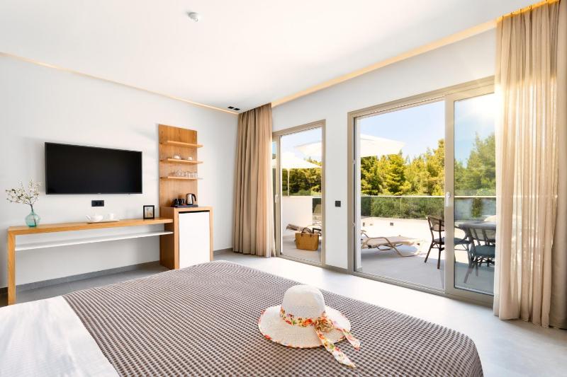 Deluxe Suite image 1