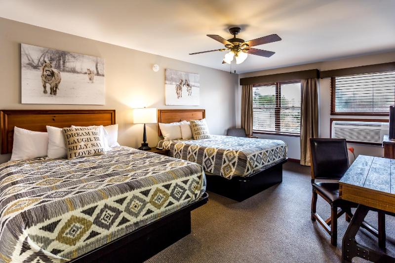 Queen Room with Two Queen Beds image 1