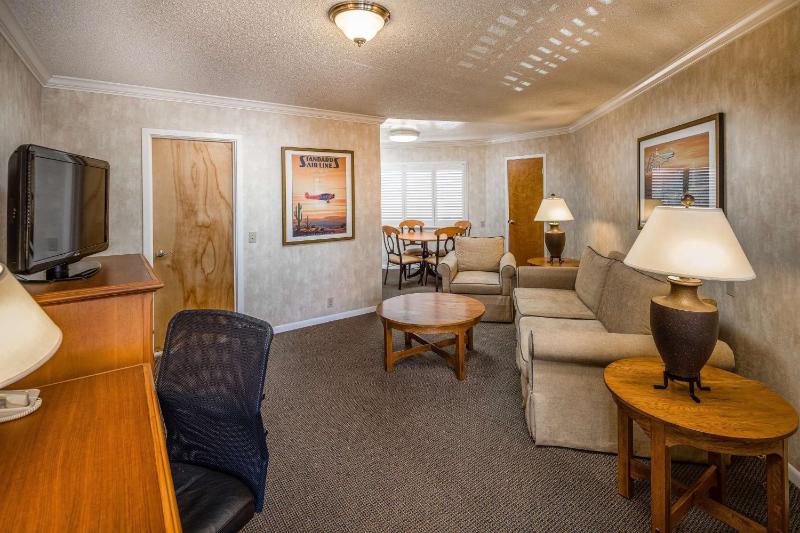 King Suite - Non-Smoking image 1