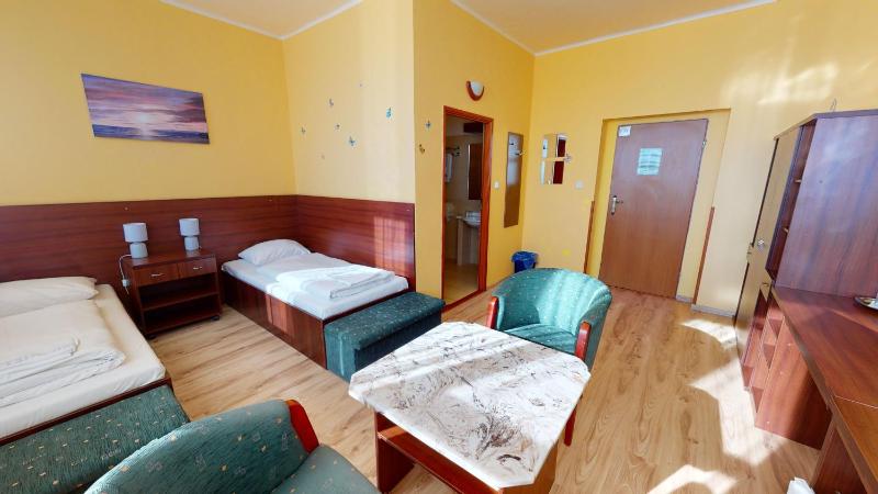 Standard Twin Room image 1