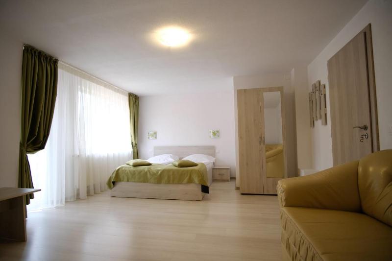 Triple Room with Balcony image 1