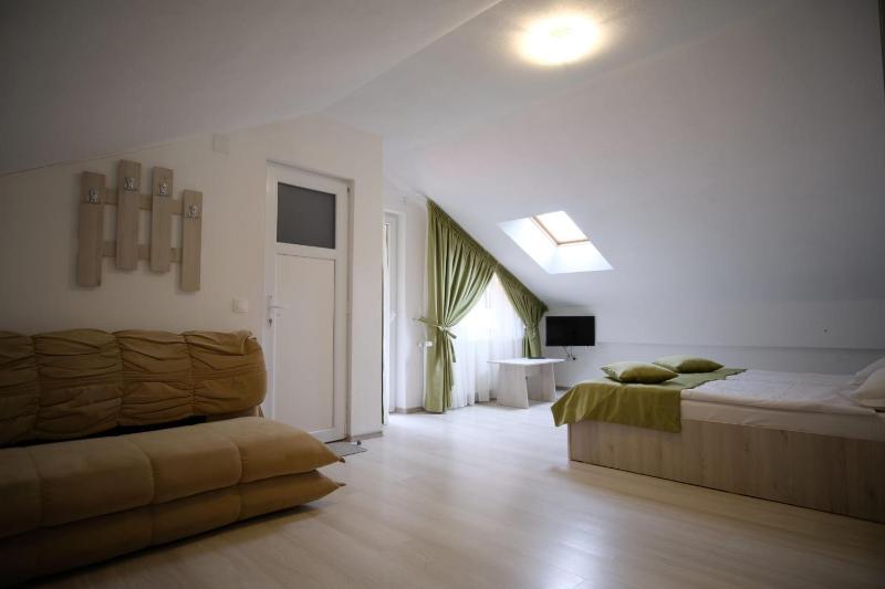 Triple Room with Balcony image 3