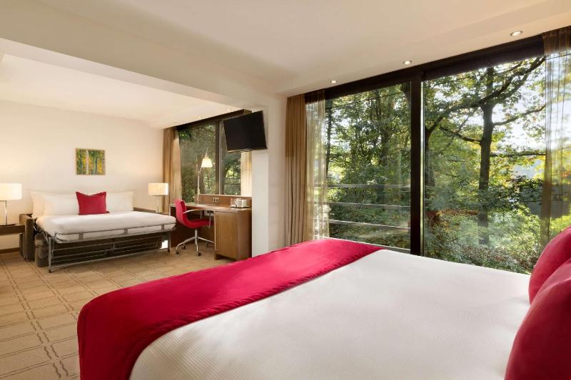 Executive Double Room with Sofa Bed image 4