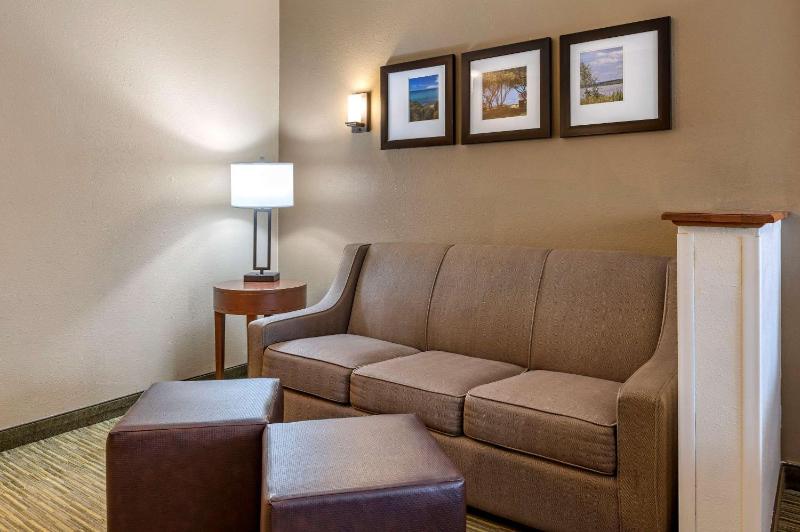 King Suite - Non-Smoking image 2
