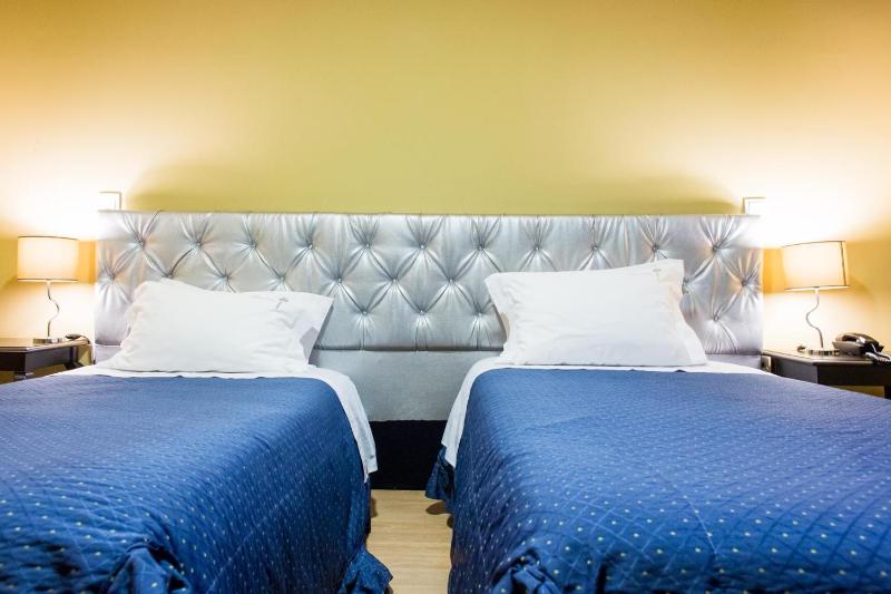 Twin Room image 2