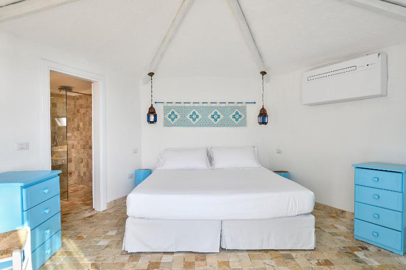 Classic Double Room with Sea View image 2