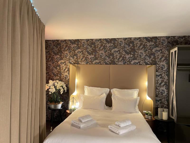 Classic Double Room image 3