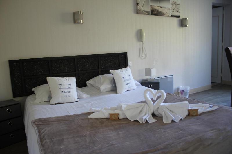 Deluxe King Room image 1