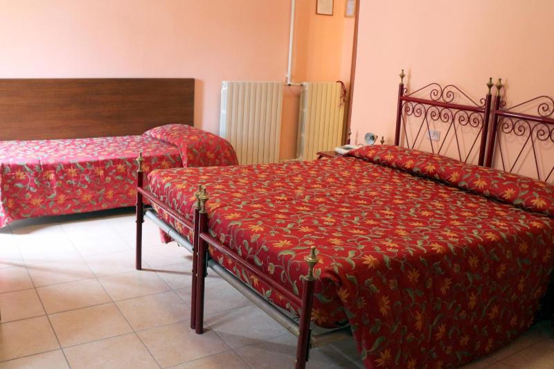 Standard Triple Room image 3