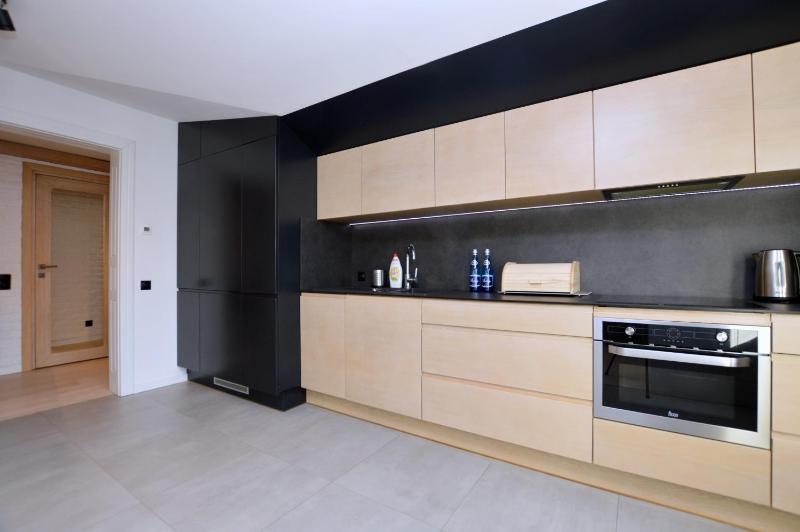 Chic & Stylish Victus Apartment near the Beach in Sopot By Noclegi Renters - image 8