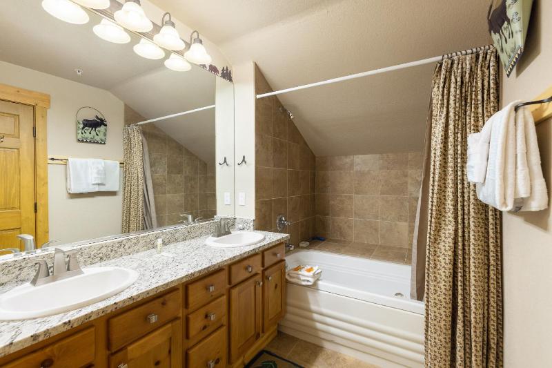 8767 Trappers Crossing condo - image 20