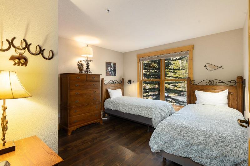 8767 Trappers Crossing condo - image 4
