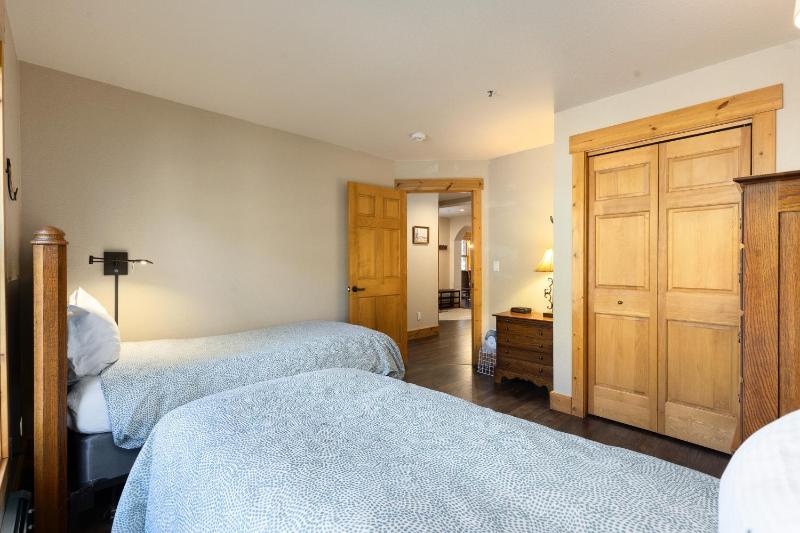 8767 Trappers Crossing condo - image 11