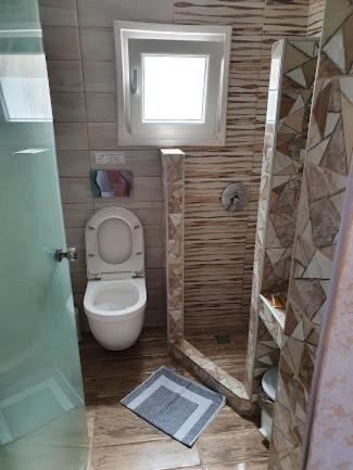 Studio (2 Adults) image 1