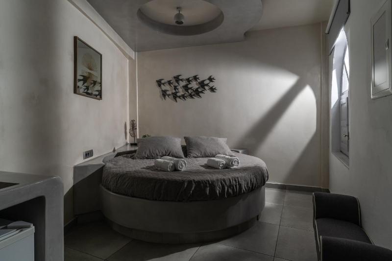 Double Room image 3
