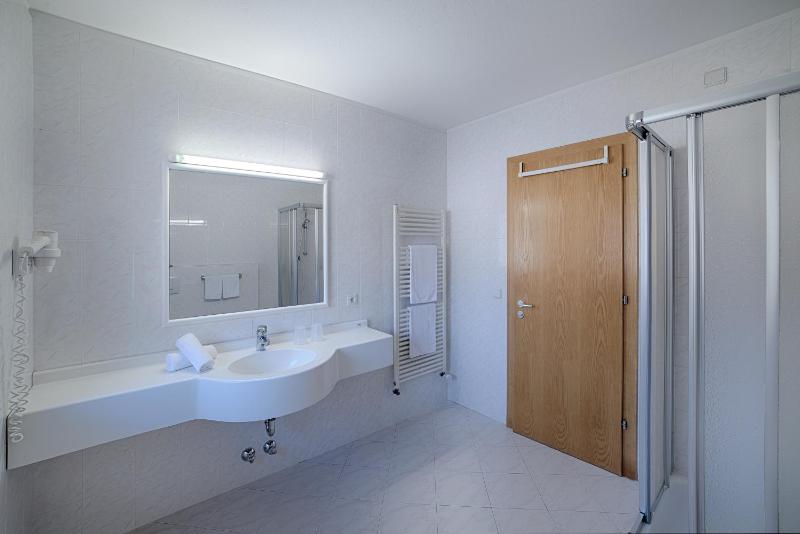 Double Room with Balcony image 2