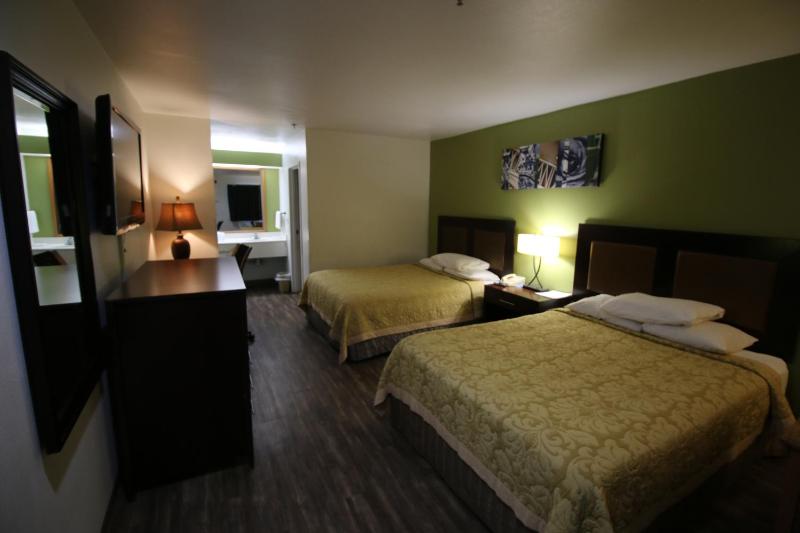 Queen Room image 3